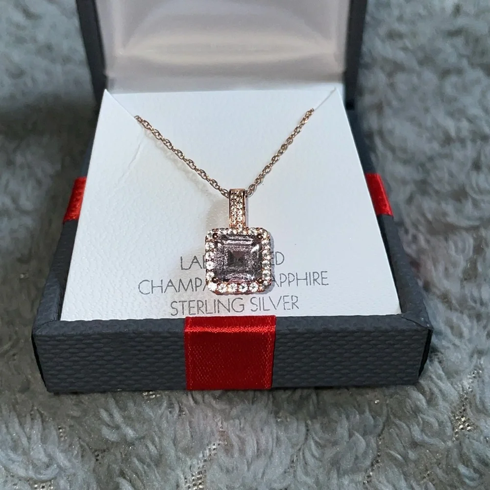 Neckless - Picture 1 of 5